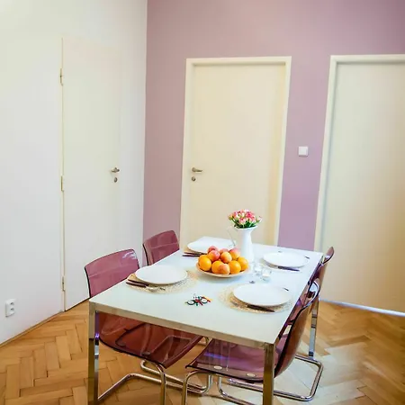 Apartman Lovely In Center
